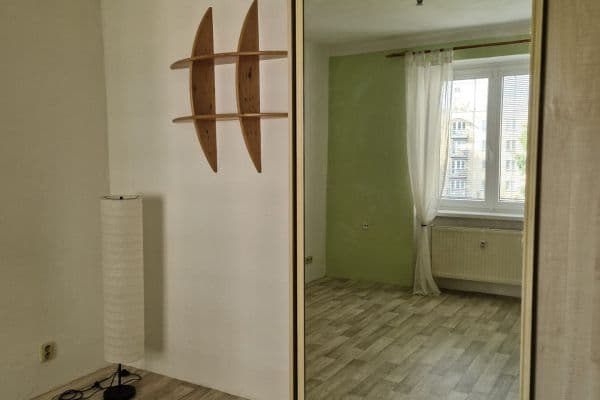 Prenájom bytu 1-izbový 35 m², Na Okrouhlíku, Pardubice Prenájom bytu 1-izbový 35 m², Na Okrouhlíku, Pardubice
