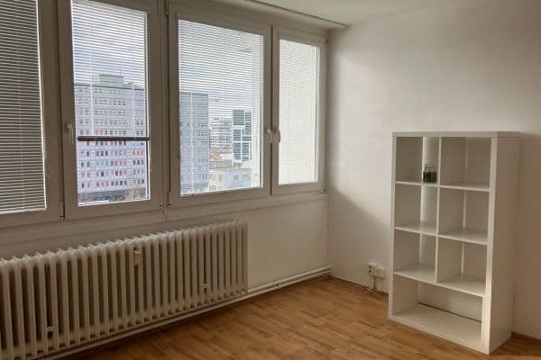 Prenájom bytu 1-izbový 30 m², Nekvasilova, Praha Prenájom bytu 1-izbový 30 m², Nekvasilova, Praha