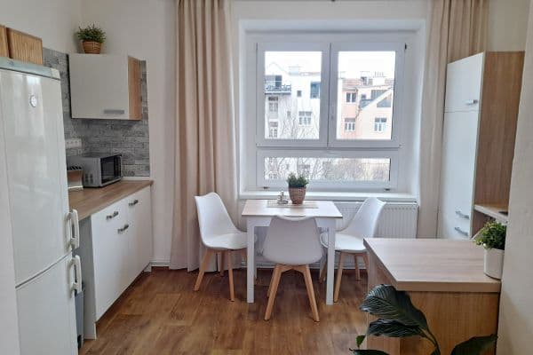 Prenájom bytu 3-izbový 65 m², Pešinova, Brno Prenájom bytu 3-izbový 65 m², Pešinova, Brno