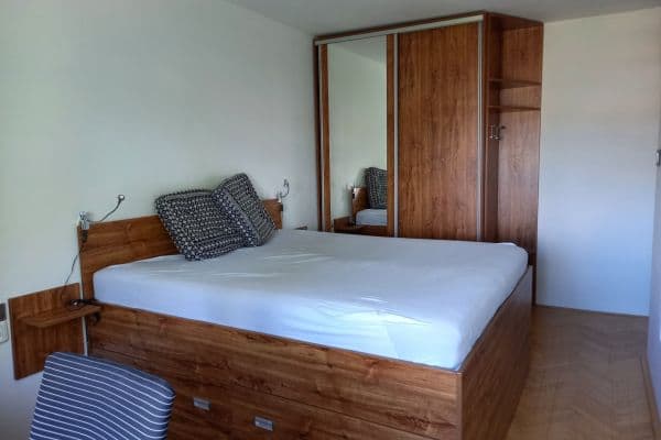 Prenájom bytu 2-izbový 47 m², Zengrova, Praha Prenájom bytu 2-izbový 47 m², Zengrova, Praha