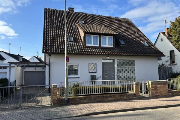 Predaj domu 187 m², pozemek 655 m², Frankfurt, Hesensko Predaj domu 187 m², pozemek 655 m², Frankfurt, Hesensko