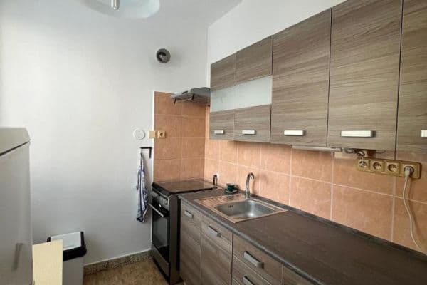 Prenájom bytu 1-izbový 30 m², Na Hrádku, Pardubice, Pardubický kraj Prenájom bytu 1-izbový 30 m², Na Hrádku, Pardubice, Pardubický kraj