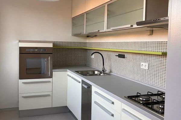 Prenájom bytu 2-izbový 68 m², Zárubova, Praha Prenájom bytu 2-izbový 68 m², Zárubova, Praha