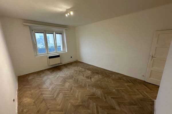 Prenájom bytu 2-izbový 48 m², Křížová, Praha Prenájom bytu 2-izbový 48 m², Křížová, Praha