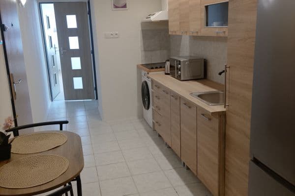Prenájom bytu 2-izbový 46 m², Toruňská, Praha Prenájom bytu 2-izbový 46 m², Toruňská, Praha