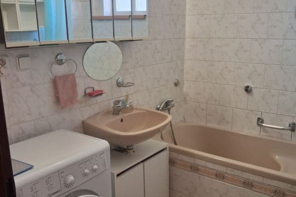 Prenájom bytu 3-izbový 93 m², Štychova, Praha Prenájom bytu 3-izbový 93 m², Štychova, Praha