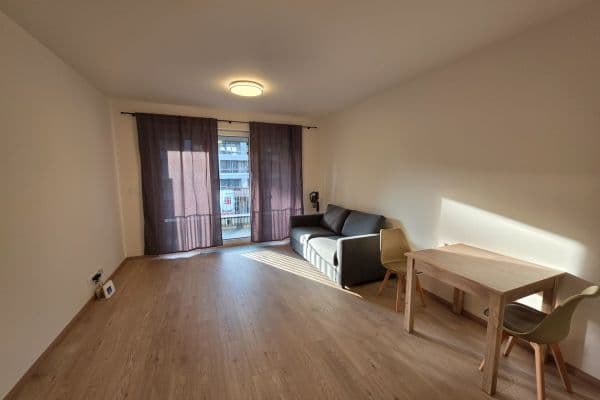 Prenájom bytu 1-izbový 33 m², Poděbradská, Praha Prenájom bytu 1-izbový 33 m², Poděbradská, Praha