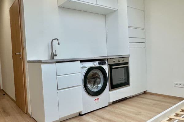 Prenájom bytu Garsoniéra 19 m², Sokolská, Praha Prenájom bytu Garsoniéra 19 m², Sokolská, Praha