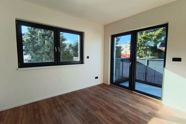 Prenájom bytu 3-izbový 58 m², Podedvorská, Praha Prenájom bytu 3-izbový 58 m², Podedvorská, Praha