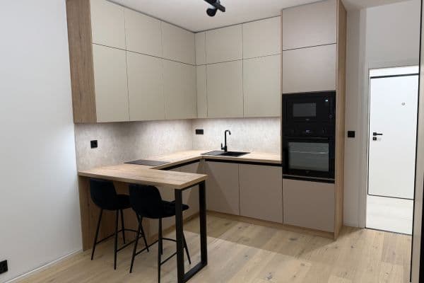 Prenájom bytu 1-izbový 28 m², Krymská, Praha Prenájom bytu 1-izbový 28 m², Krymská, Praha