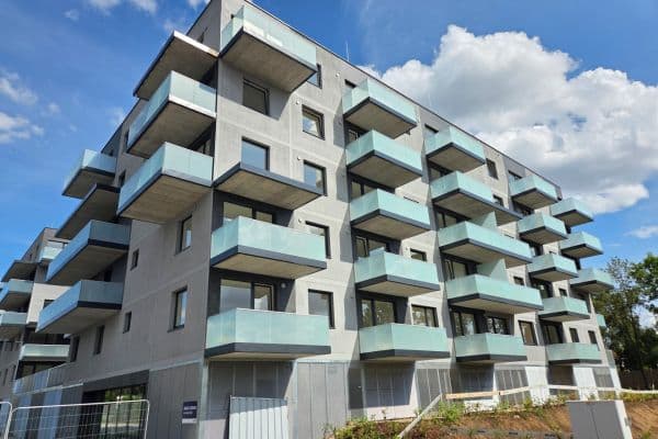 Prenájom bytu 3-izbový 84 m², Čakovická, Praha Prenájom bytu 3-izbový 84 m², Čakovická, Praha