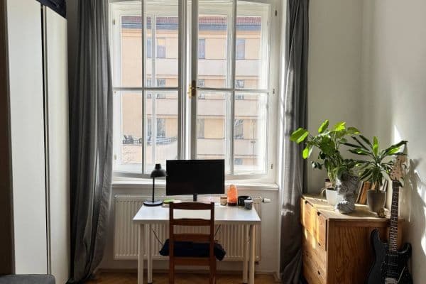 Prenájom bytu 3-izbový 110 m², Milešovská, Praha Prenájom bytu 3-izbový 110 m², Milešovská, Praha