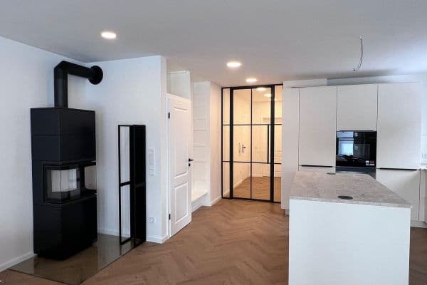 Prenájom bytu 3-izbový 126 m², München, Bavorsko Prenájom bytu 3-izbový 126 m², München, Bavorsko