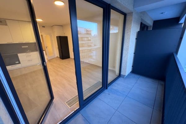 Prenájom bytu 1-izbový 32 m², Poděbradská, Praha Prenájom bytu 1-izbový 32 m², Poděbradská, Praha