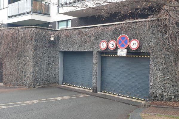 Prenájom garáže 20 m², Italská, Praha Prenájom garáže 20 m², Italská, Praha