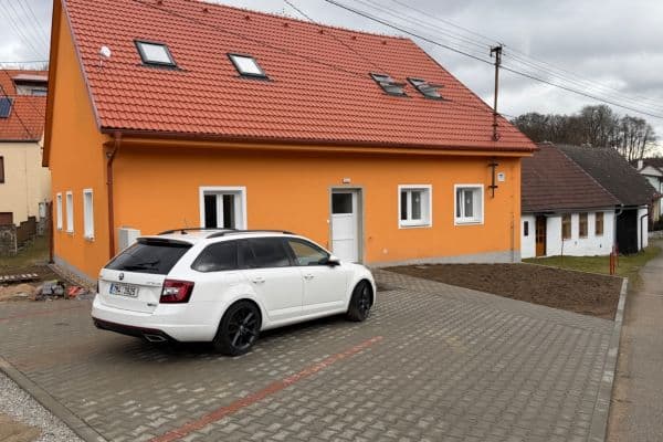 Prenájom bytu 2-izbový 37 m², Na Potoce, Divišov Prenájom bytu 2-izbový 37 m², Na Potoce, Divišov
