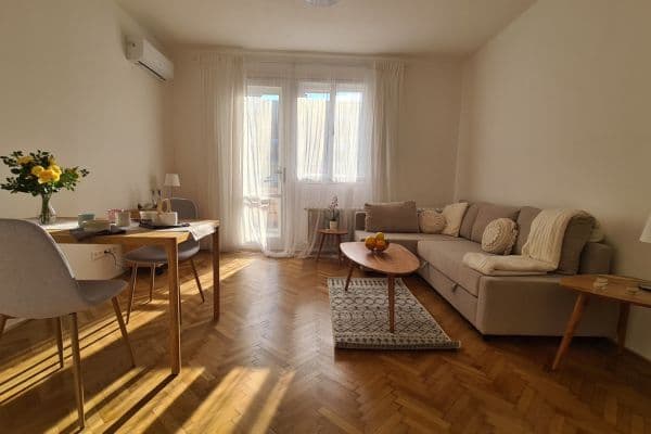 Prenájom bytu 2-izbový 45 m², Vrázova, Praha Prenájom bytu 2-izbový 45 m², Vrázova, Praha