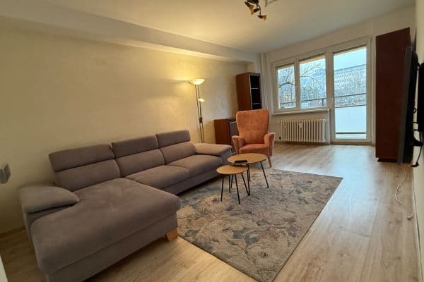 Prenájom bytu 3-izbový 80 m², Nobelova, Nové Mesto Prenájom bytu 3-izbový 80 m², Nobelova, Nové Mesto