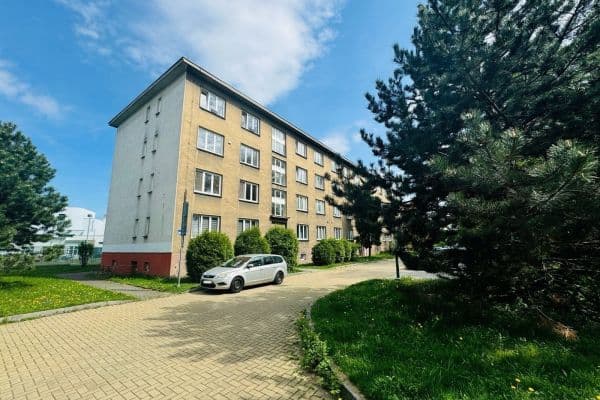 Prenájom garáže 23 m², náměstí Jiřího Myrona, Ostrava-Mor.Ostrava Prenájom garáže 23 m², náměstí Jiřího Myrona, Ostrava-Mor.Ostrava