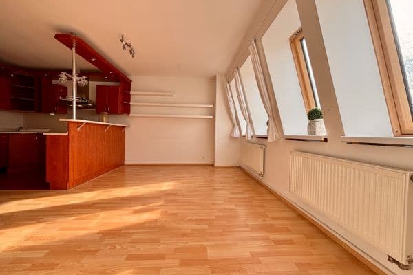 Prenájom bytu 3-izbový 64 m², Handkeho, Olomouc Prenájom bytu 3-izbový 64 m², Handkeho, Olomouc