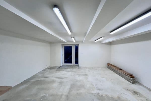 Predaj nebytového priestoru 35 m², Ve Stínu, Praha Predaj nebytového priestoru 35 m², Ve Stínu, Praha