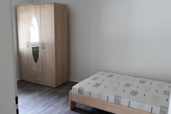 Prenájom bytu 4-izbový 20 m², Wartbergstraße 44, Heilbronn, Bádensko-Wurttembersko Prenájom bytu 4-izbový 20 m², Wartbergstraße 44, Heilbronn, Bádensko-Wurttembersko