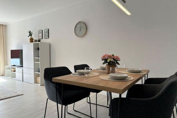 Prenájom bytu 2-izbový 71 m², Muenchen, Bavorsko Prenájom bytu 2-izbový 71 m², Muenchen, Bavorsko