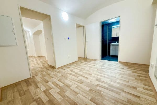 Predaj bytu 2-izbový 56 m², Čestmírova, Praha Predaj bytu 2-izbový 56 m², Čestmírova, Praha