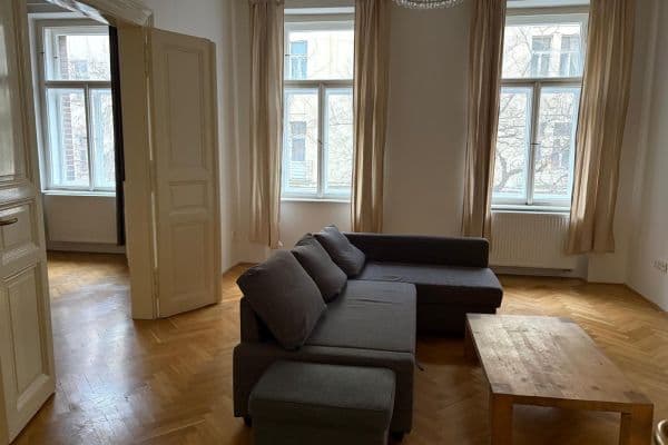 Prenájom bytu 3-izbový 97 m², Lužická, Praha Prenájom bytu 3-izbový 97 m², Lužická, Praha