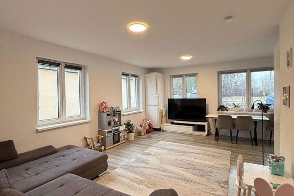 Prenájom bytu 3-izbový 70 m², Wannseestr., Stahnsdorf Prenájom bytu 3-izbový 70 m², Wannseestr., Stahnsdorf