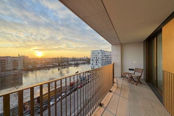 Prenájom bytu 2-izbový 57 m², Mühlenstrasse 20, Berlin, Berlín Prenájom bytu 2-izbový 57 m², Mühlenstrasse 20, Berlin, Berlín