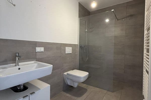 Prenájom bytu 2-izbový 65 m², Karben Prenájom bytu 2-izbový 65 m², Karben