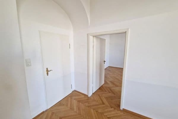 Prenájom bytu 1-izbový 45 m², Bahnhofstraße 31, Bonn, Severné Porýnie - Westfálsko Prenájom bytu 1-izbový 45 m², Bahnhofstraße 31, Bonn, Severné Porýnie - Westfálsko
