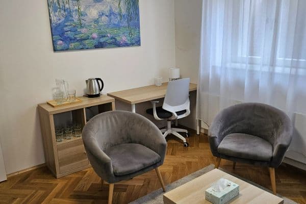 Prenájom kancelárie 12 m², Hradešínská, Praha Prenájom kancelárie 12 m², Hradešínská, Praha