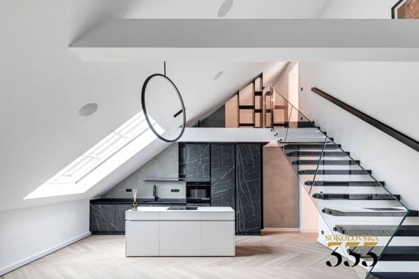 Prenájom bytu 4-izbový 159 m², Sokolovská, Praha Prenájom bytu 4-izbový 159 m², Sokolovská, Praha