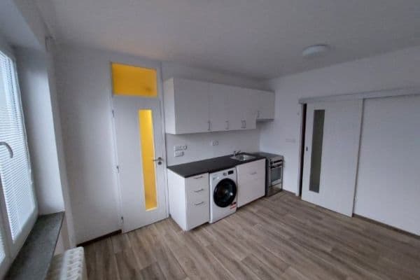 Prenájom bytu 1-izbový 43 m², Lužická, Brno Prenájom bytu 1-izbový 43 m², Lužická, Brno