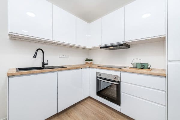 Predaj bytu 3-izbový 55 m², Dukelských hrdinů, Ústí nad Labem Predaj bytu 3-izbový 55 m², Dukelských hrdinů, Ústí nad Labem