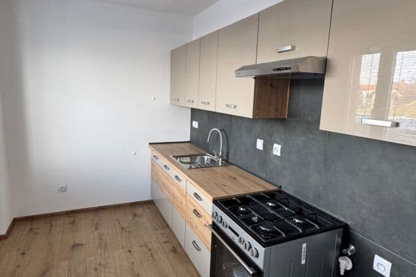 Prenájom bytu 3-izbový 74 m², Josefa Šímy, Jaroměř Prenájom bytu 3-izbový 74 m², Josefa Šímy, Jaroměř