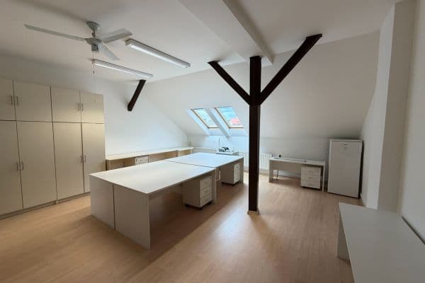 Prenájom nebytového priestoru 133 m², Dubečská, Praha Prenájom nebytového priestoru 133 m², Dubečská, Praha
