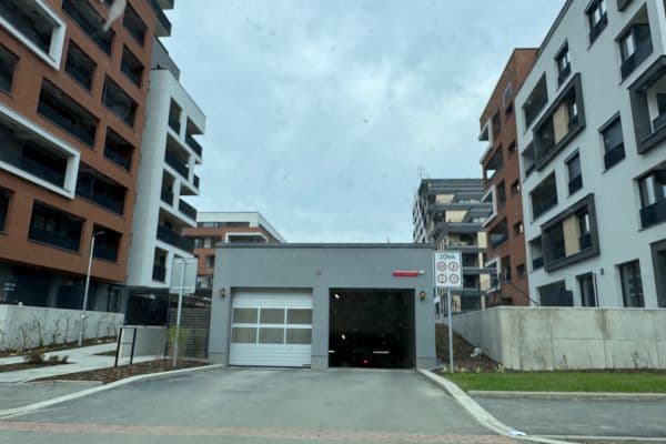 Prenájom garáže 15 m², Poděbradská, Praha Prenájom garáže 15 m², Poděbradská, Praha