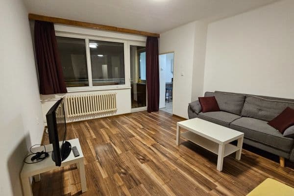 Prenájom bytu 1-izbový 37 m², V Rybníčkách, Praha Prenájom bytu 1-izbový 37 m², V Rybníčkách, Praha