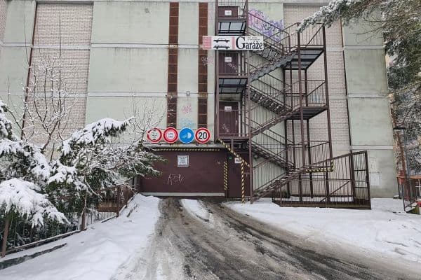 Prenájom garáže 17 m², Frýdlantská, Praha Prenájom garáže 17 m², Frýdlantská, Praha