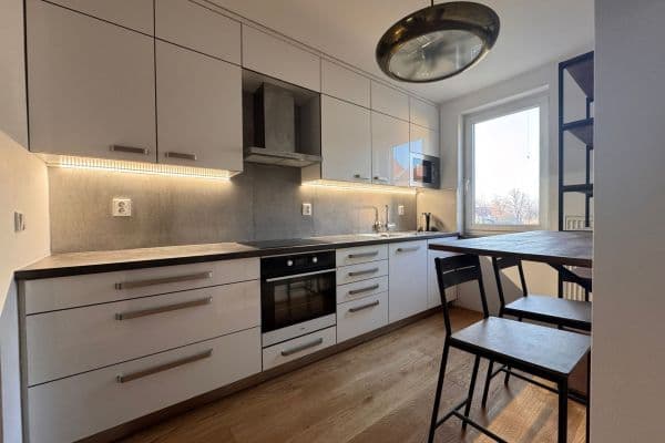 Prenájom bytu 3-izbový 75 m², Horní, Úžice Prenájom bytu 3-izbový 75 m², Horní, Úžice