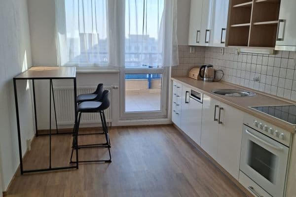Prenájom bytu 3-izbový 82 m², Bašteckého, Praha Prenájom bytu 3-izbový 82 m², Bašteckého, Praha
