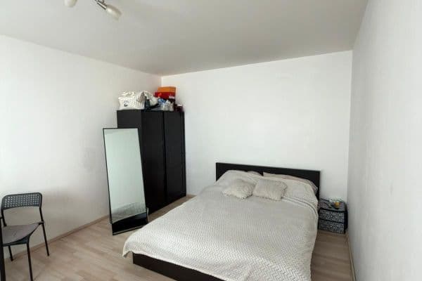 Prenájom bytu 1-izbový 27 m², Kahovská, Praha Prenájom bytu 1-izbový 27 m², Kahovská, Praha