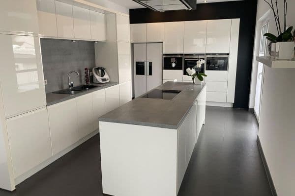 Predaj domu 170 m², pozemek 404 m², Wimsheim Predaj domu 170 m², pozemek 404 m², Wimsheim