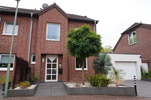 Predaj domu 147 m², pozemek 303 m², Gladbacher Straße 280, Neuss Predaj domu 147 m², pozemek 303 m², Gladbacher Straße 280, Neuss