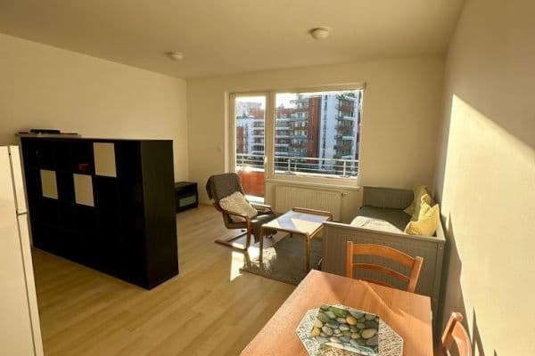 Prenájom bytu 1-izbový 36 m², Miroslava Hajna, Praha Prenájom bytu 1-izbový 36 m², Miroslava Hajna, Praha