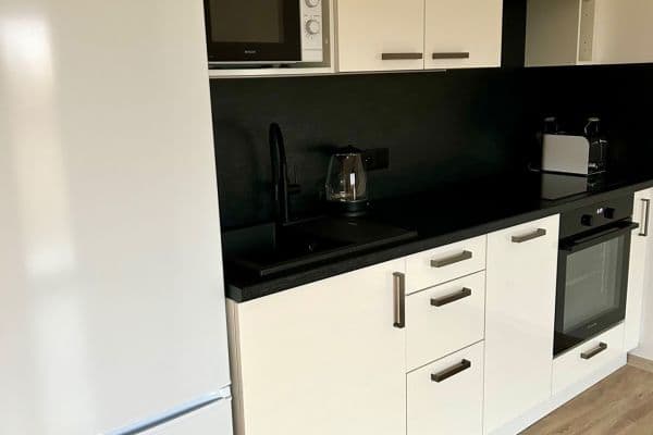 Prenájom bytu 1-izbový 32 m², Douchova, Praha Prenájom bytu 1-izbový 32 m², Douchova, Praha