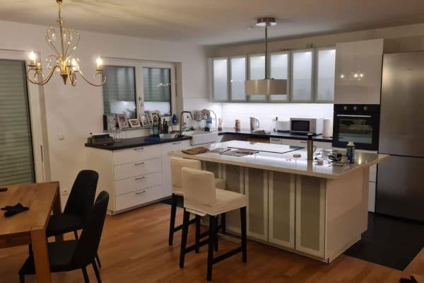 Prenájom bytu 3-izbový 125 m², München, Bavorsko Prenájom bytu 3-izbový 125 m², München, Bavorsko